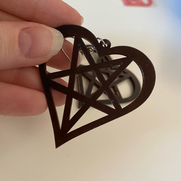 4/10$ NEW Pentagram Earrings (Teal) - Picture 5 of 8